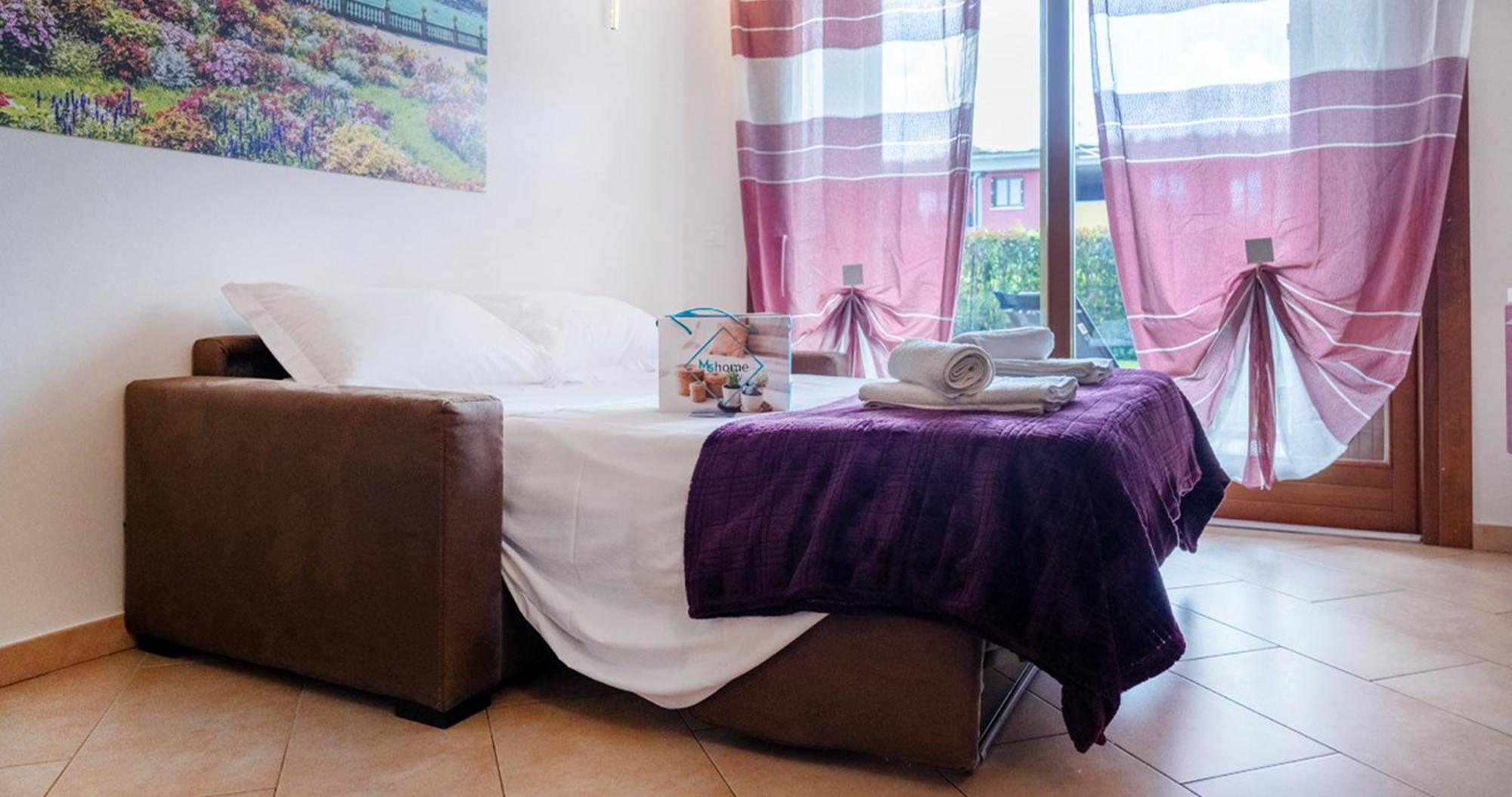 Oleandro Apartment - Featuring A Private Garden And Access To 5 Pools Desenzano del Garda Eksteriør billede