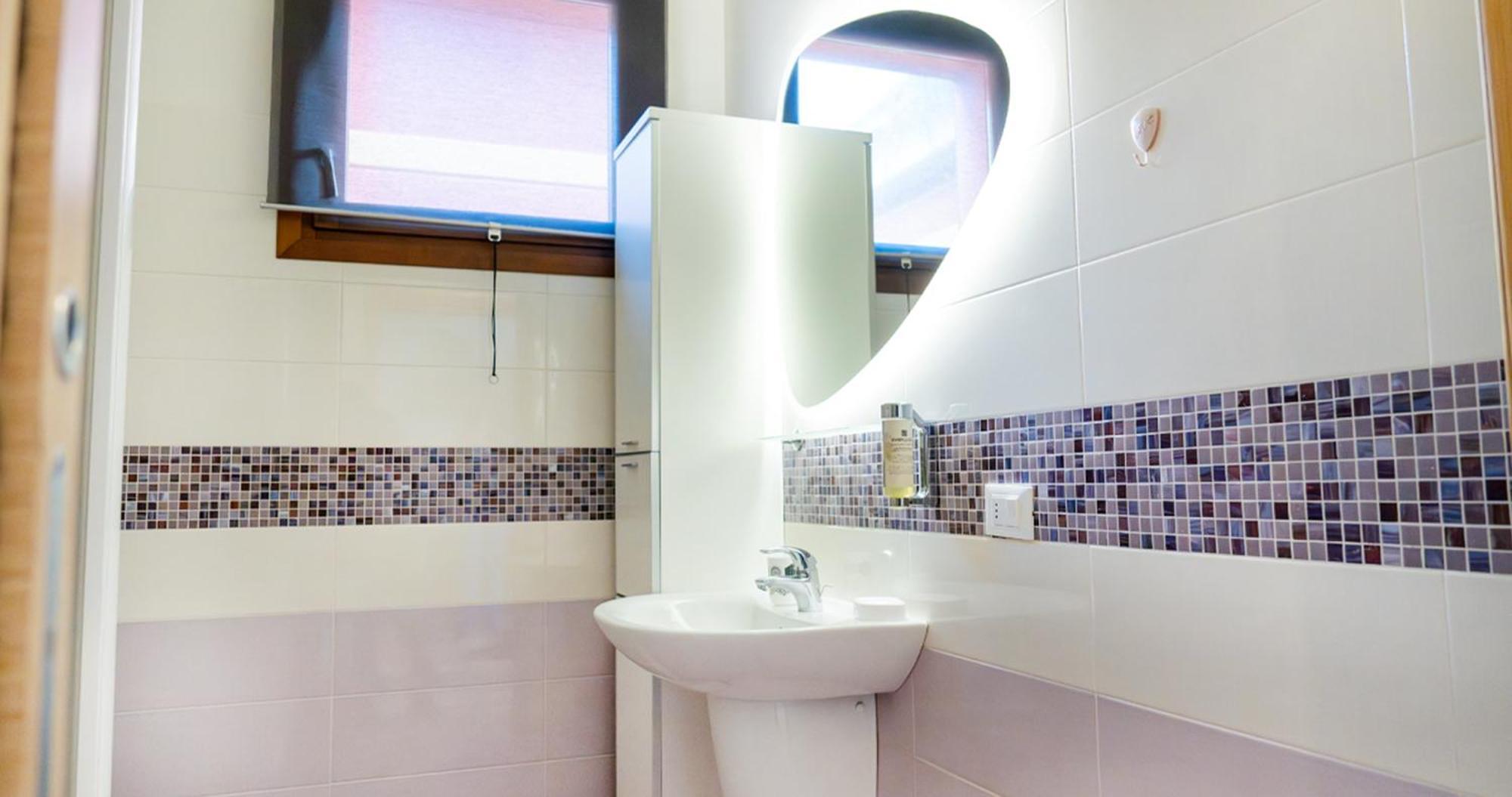 Oleandro Apartment - Featuring A Private Garden And Access To 5 Pools Desenzano del Garda Eksteriør billede