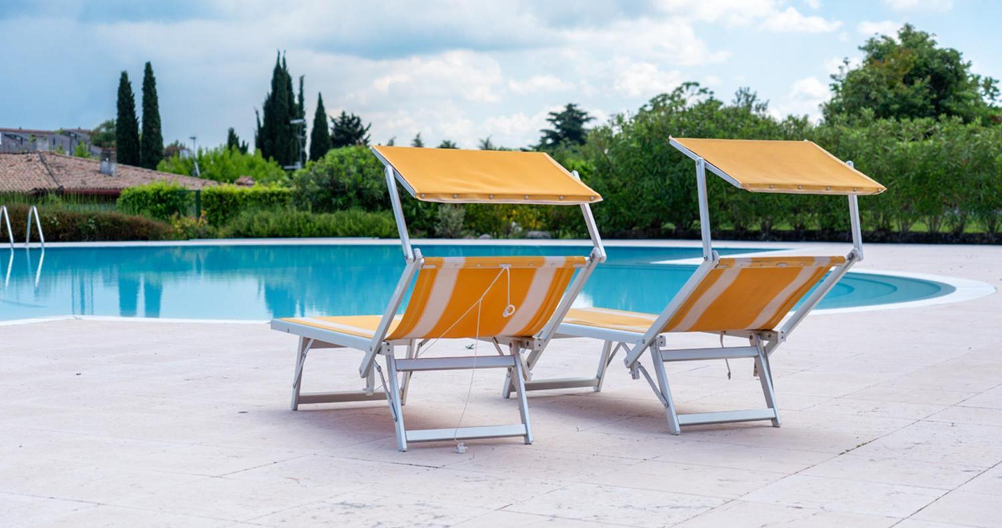 Oleandro Apartment - Featuring A Private Garden And Access To 5 Pools Desenzano del Garda Eksteriør billede